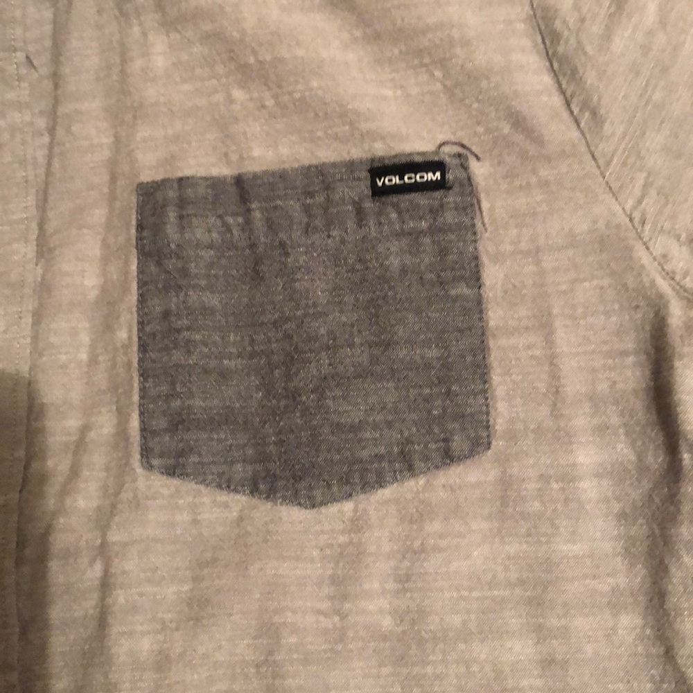 Volcom button up tee - Picture 3 of 3